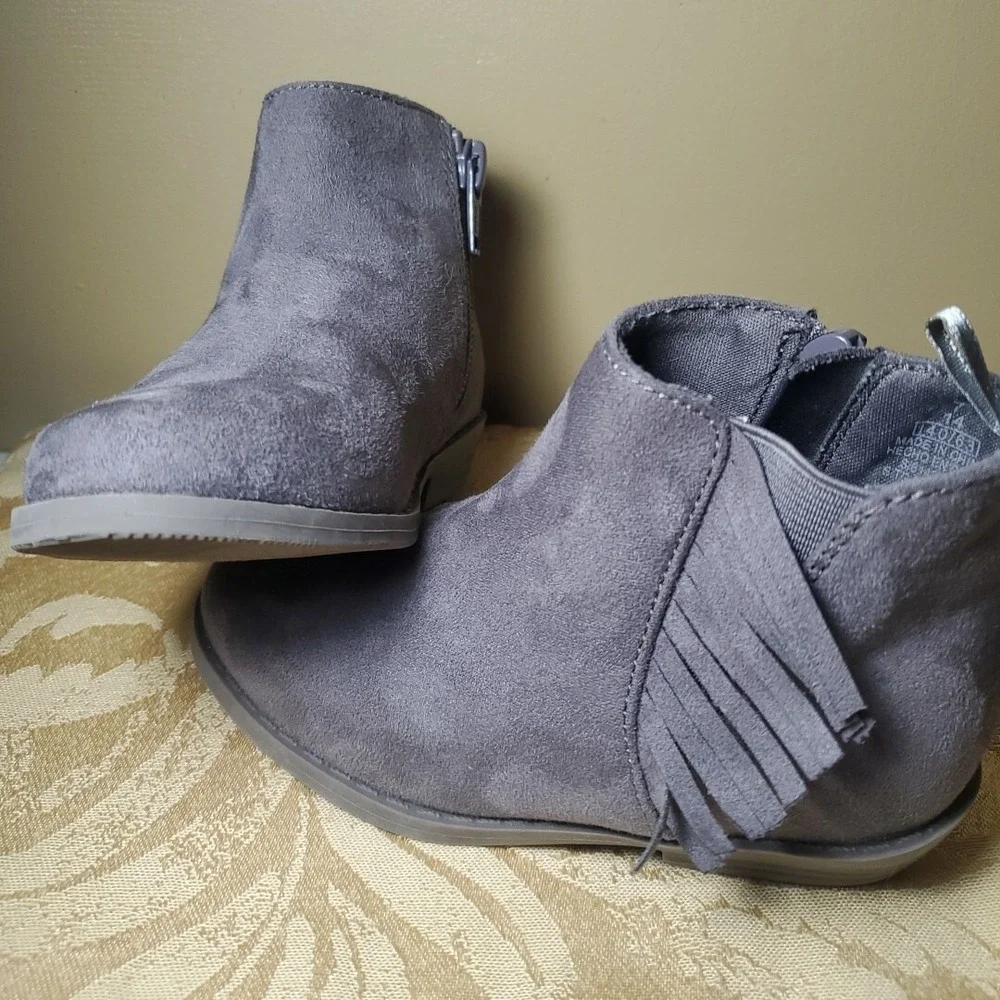 Old Navy Size 7 Fringe Ankle Boots Kids Grey Faux Suede Side Zip‎ Booties Boho